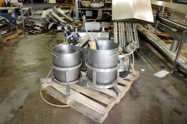 Portable Tanks and Pumps, (4) Tanks, (3) Pumps, (3 available) Stands - Image 4