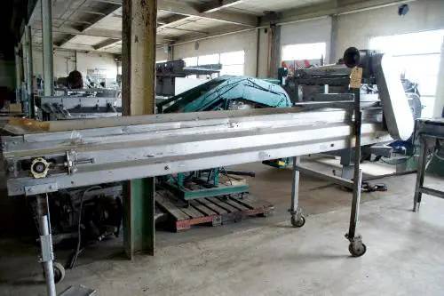 24" wide x 9.6' long, Stainless Steel Belt Conveyor, Adjustable height w/ caster feet and 12" x 18" magnet - Image 3