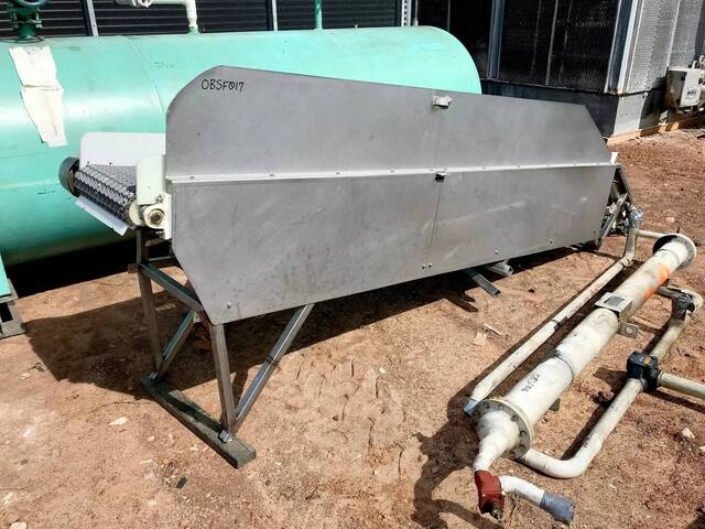 18" wide, Stainless Steel Incline Conveyor, 1.5" Cleats - Image 6
