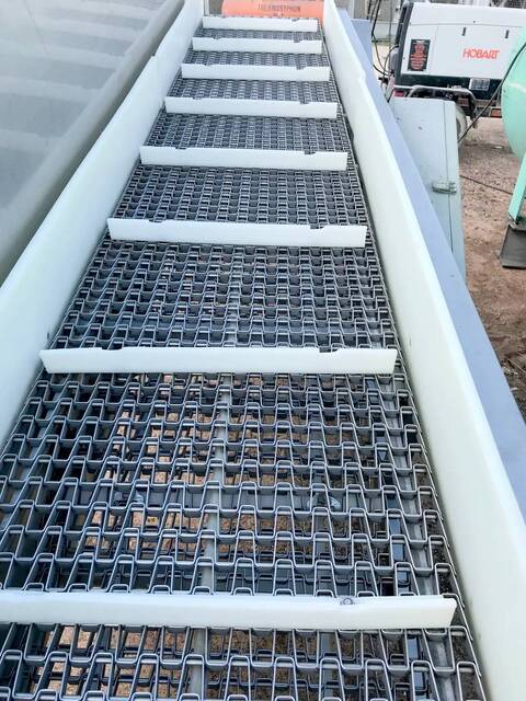 18" wide, Stainless Steel Incline Conveyor, 1.5" Cleats - Image 8