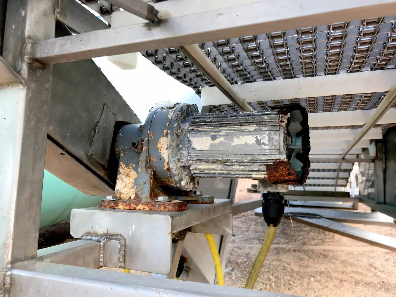 18" wide, Stainless Steel Incline Conveyor, 1.5" Cleats - Image 9
