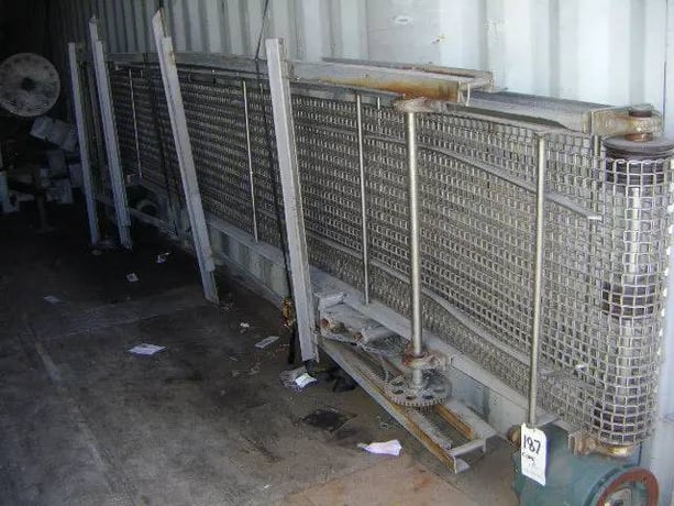 26" wide x 16' long, Stainless Steel Inclined Product Conveyor Section - Image 3