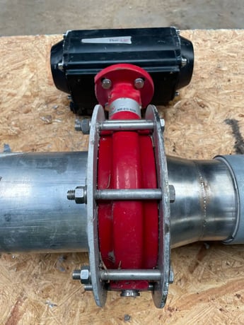 5" Flowline PTFE butterfly valve with electric actuator for food processing, chemical & sanitary applications - Image 4