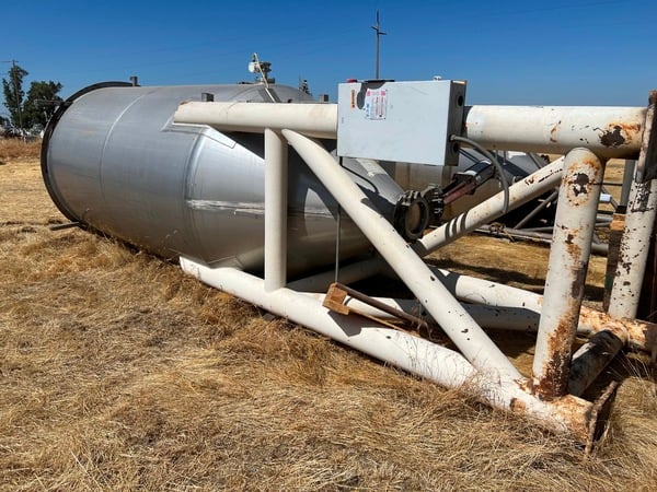 2500 gallon l & a stainles & A Stainless, 304 Stainless Steel tank, 6' dia. x 10' straight side, 5' cone - Image 10