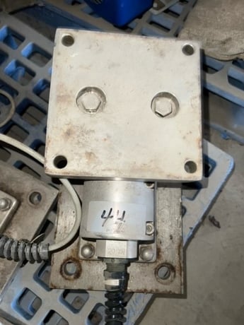 Vishay #BLH KIS-2, Load Cells, 20 kN, 5" bolt hole - Image 1