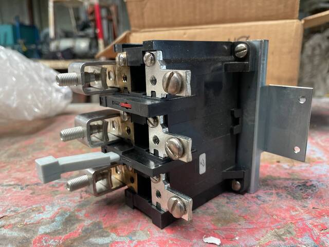 Cutler-Hammer #A, Overload Relay, Size 4, 3 poles - Image 3