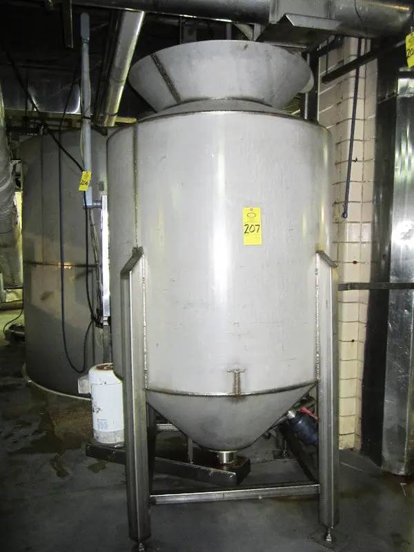 750 gallon Stainless Steel Mixing Tank, 1.5 HP, 4' diameter x 8' H tank, cone top & bottom - Image 3
