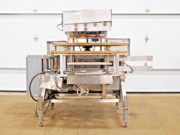 New England Machinery #NEILC-4-L, inline capacity tightener, 4 spindle, 250 container/minute - Image 1