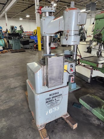 Medina #B, end grinder, 10" x 15" chuck, 7" x 3" x 1-1/4" bore wheel - Image 1
