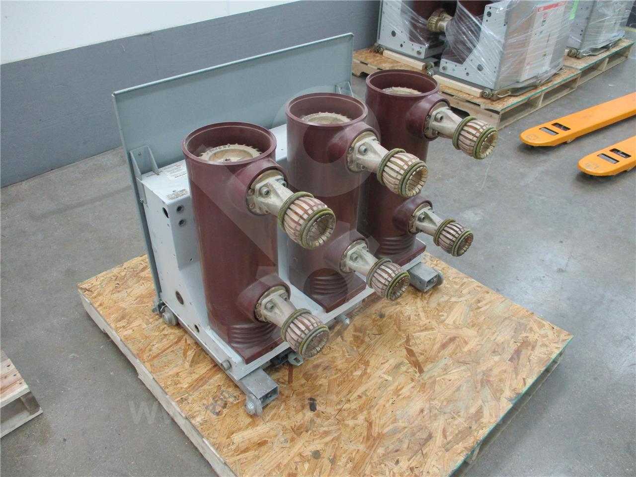 1200 Amps ABB Advac Aa3k1777xx10000 Model 3 (advac Model 3) 125 Volts DC Control - Image 2