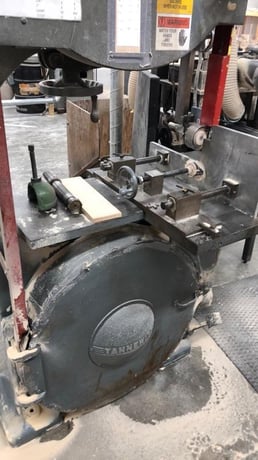 30" x 15" Tannewitz #PH, vertical band saw, 30" wheel diameter, 5 HP, 700 SFPM, 1.25" x 17' blade, S/N 16081 - Image 7