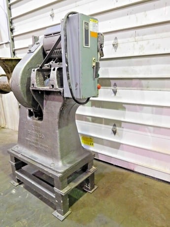 Buffalo #66B, Heavy Duty Grinder, 25 HP, 230/460 V, 1175 RPM, 3 Ph., 8" Outlet w/ 1/4" holes, 16" top - Image 3