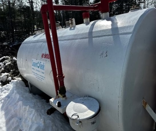 2500 gallon Above ground storage tank, 12'10" L x 5'10" W x 5'10" H - Image 5