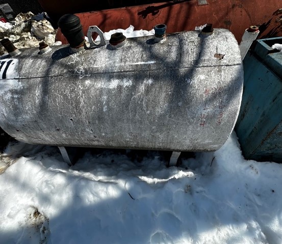 300 gallon Above ground storage tank, 6' L x 3' W x 3' H - Image 2