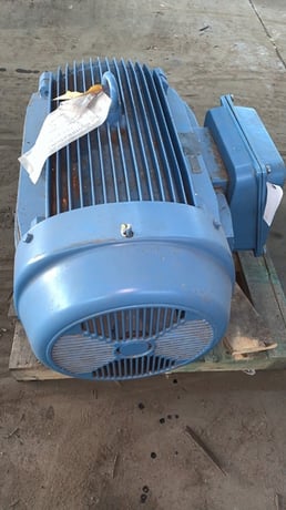 200 HP 1780 RPM WEG, Frame 447T, TEFC, 1.15 service factor, 460 Volts, New Surplus - Image 3
