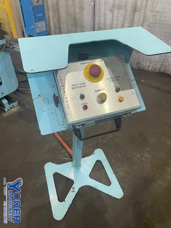90 Ton, Cincinnati #90CBIIX6, hydraulic press brake, 8' overall, 78" between housing, 8" stroke, 15" open - Image 6