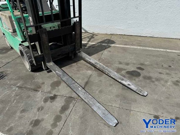 6000 lb. Mitsubushi #FGC30, LP gas forklift, 126" lift height, 48" fork length - Image 4