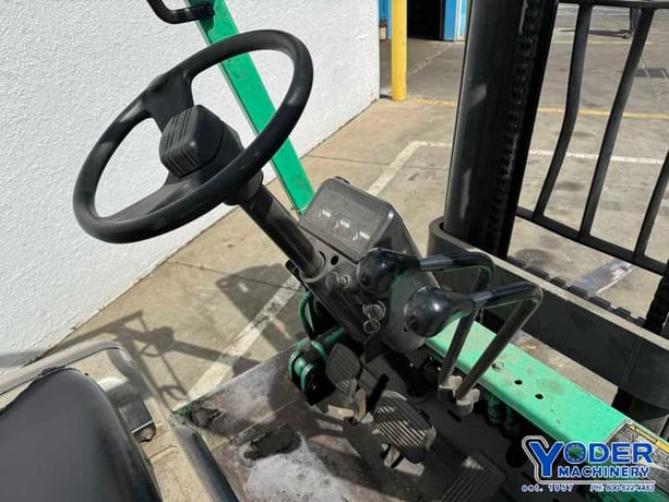 6000 lb. Mitsubushi #FGC30, LP gas forklift, 126" lift height, 48" fork length - Image 6