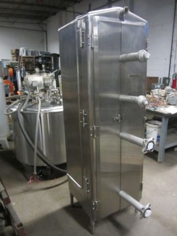 Mojonnier #8640, Plate Cooler, (5) 14" width x 50" H plates, 2" NPT nozzles, 1-1/4" diameter Outlet - Image 4