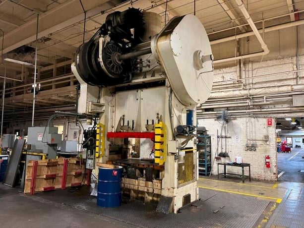 300 Ton, Clearing #S2-300-72-48, Straight Side Press, 12" stroke, 42" Shut Height, 8" addj, 20-40 SPM - Image 3