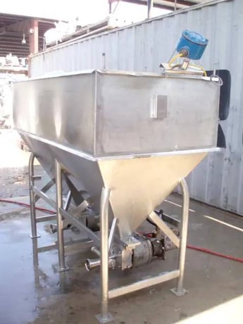 360 gallon APV, Dual APV Stainless Steel Feeding Hopper Tank with Pumps, 6' L x 3' width x 1' 6" H infeed - Image 3