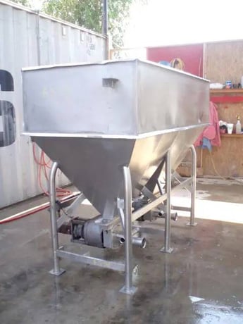 360 gallon APV, Dual APV Stainless Steel Feeding Hopper Tank with Pumps, 6' L x 3' width x 1' 6" H infeed - Image 6