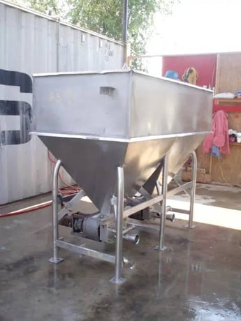 360 gallon APV, Dual APV Stainless Steel Feeding Hopper Tank with Pumps, 6' L x 3' width x 1' 6" H infeed - Image 8