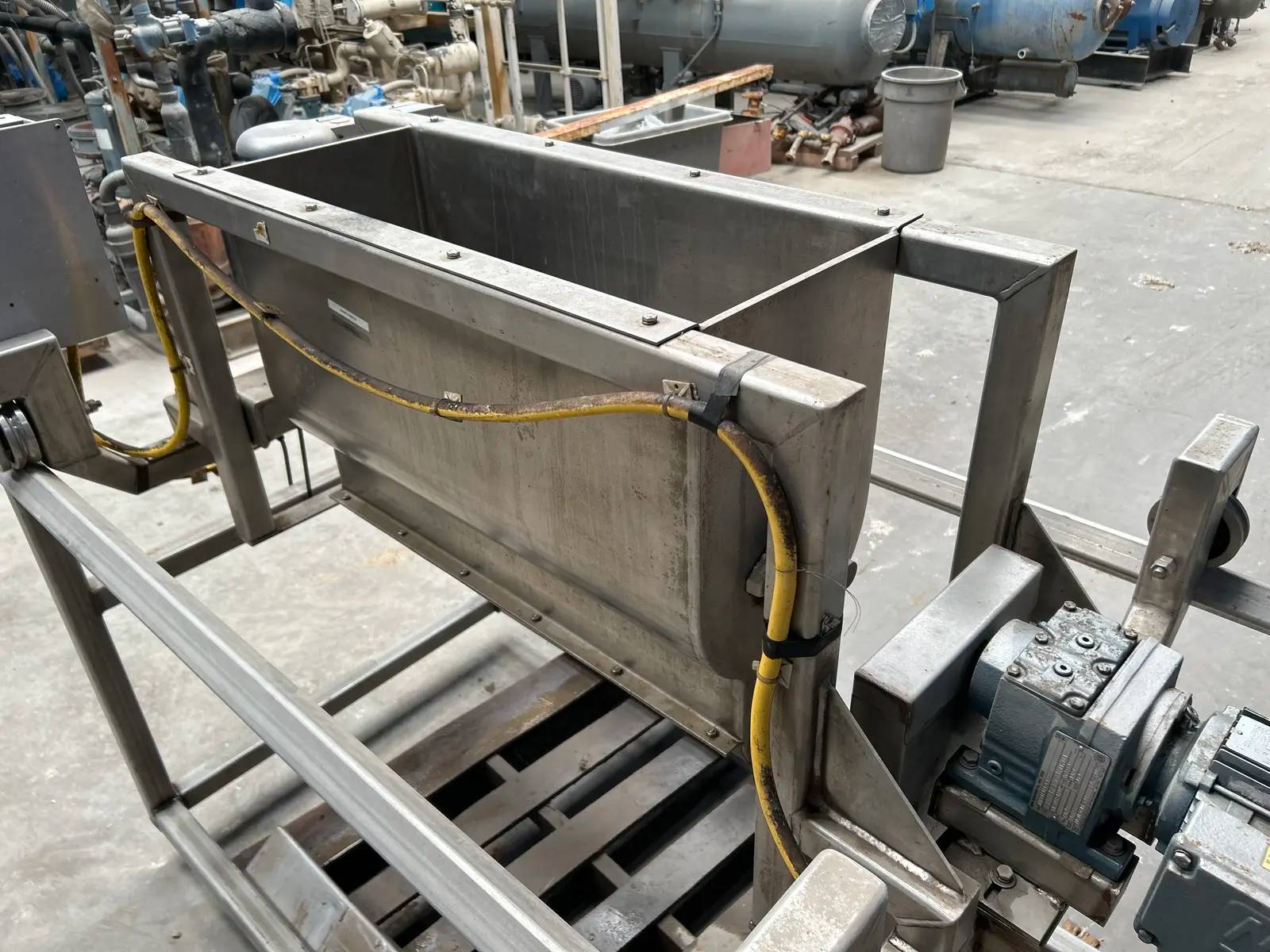 FES, Fedco Stainless Steel Topping Applicator, 12" width x 32" L x 18" H hooper, 0.25 HP - Image 8