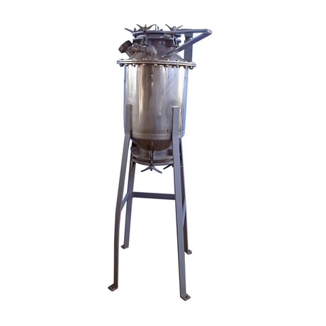 10 gallon Lee Industries Inc, Vacuum Kettle, 30 psi, 2" sight glass, 44" steel legs, 3/4" diameter & 1" - Image 2