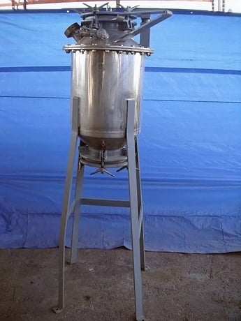10 gallon Lee Industries Inc, Vacuum Kettle, 30 psi, 2" sight glass, 44" steel legs, 3/4" diameter & 1" - Image 5