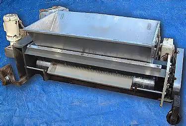 FES #40, Topping Applicator, 8-1/2" diameter x 47-1/2" L drum w/ (52) 1/8" grooves, 43" L x 3" width hopper - Image 3