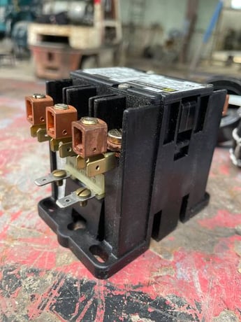 40 Amp. Square D, 8910DPA43V14, Definite Purpose Contactor, 600 VAC, 3 poles - Image 6