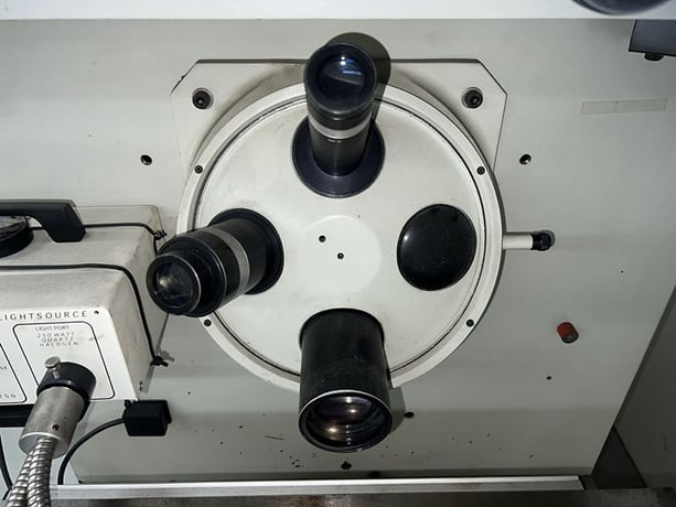 21" Gage Master #Series-89, 4-pos. lens turret optical comparator, 10X/20X/50X lenses, fiber optic surf. - Image 4
