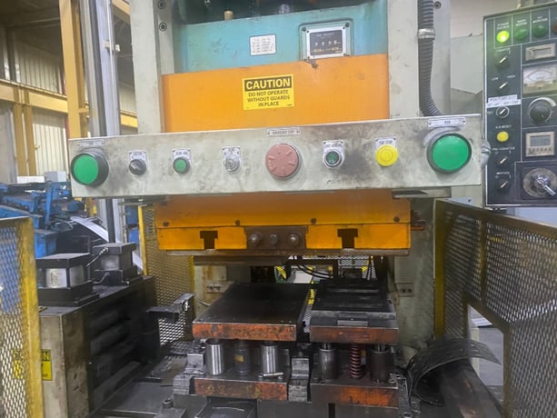 121 Ton, Seyi #SL1-121, gap frame press, 7.1" stroke, 13.8" Shut Height, 35-65 SPM, 2000 - Image 2