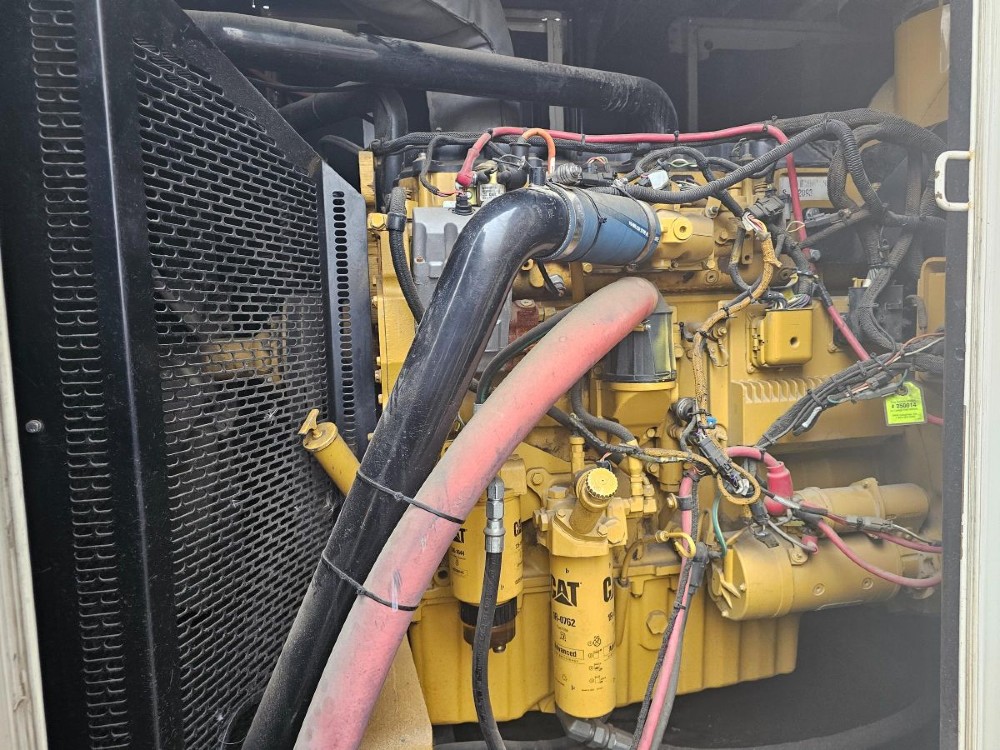 230 KW Caterpillar #XQ230, standby diesel generator, 347/600 Volts, 15986 hours, 2008 - Image 8
