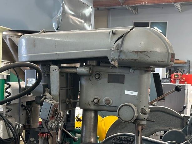 9" Clausing #1800, single spindle drill press, 12" x14" adj. heightt tilting work table - Image 4