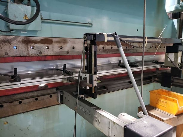 350 Ton, Cincinnati #350CBX10, press brake, 12' overall, 126" between housing, 10" stroke, 18" daylight, 1992 - Image 2
