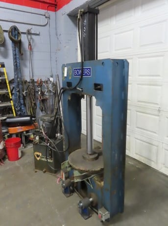 Bowers #23, 23.5" hydraulic tank discharge press, 40 gallon, 3 HP, 30" stroke - Image 2