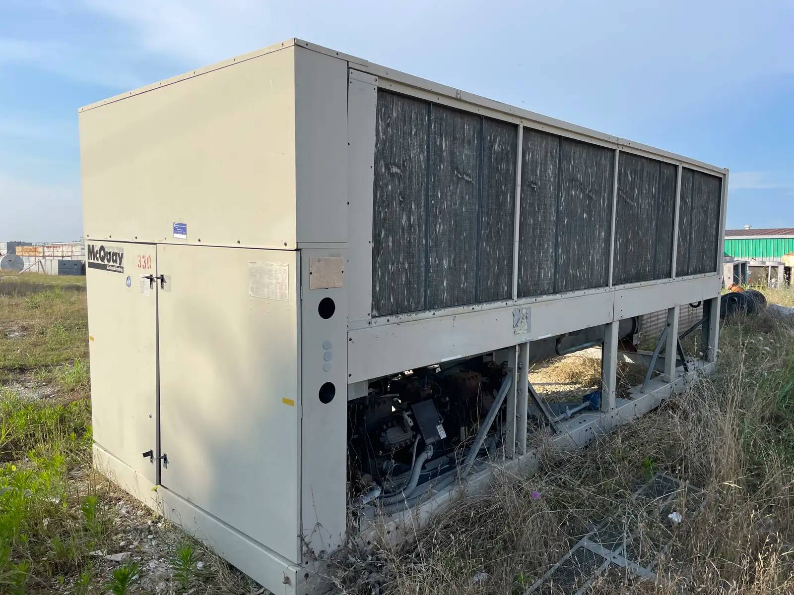 125 Ton, Snyder General ALRC125C, Air cooled Chiller, (4) 35 HP Compressors, (12) Cond. Fan Motor. 1 HP, 1990 - Image 7