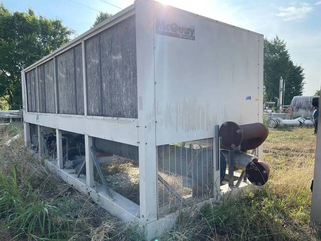125 Ton, Snyder General ALRC125C, Air cooled Chiller, (4) 35 HP Compressors, (12) Cond. Fan Motor. 1 HP, 1990 - Image 8