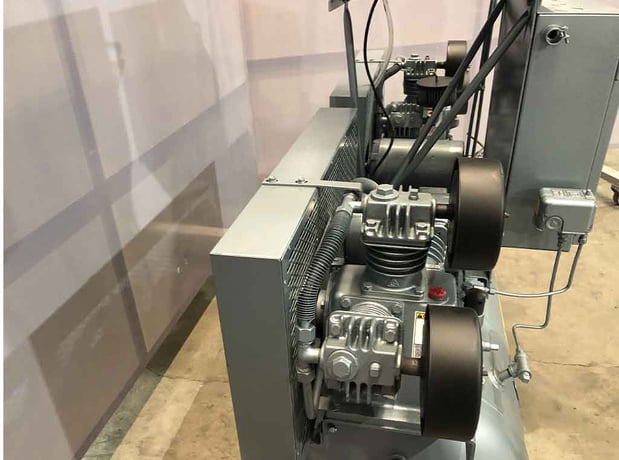 1.5 HP Curtis #8010, piston tank mounted air compressor, 300 cfm, 120 psi - Image 4