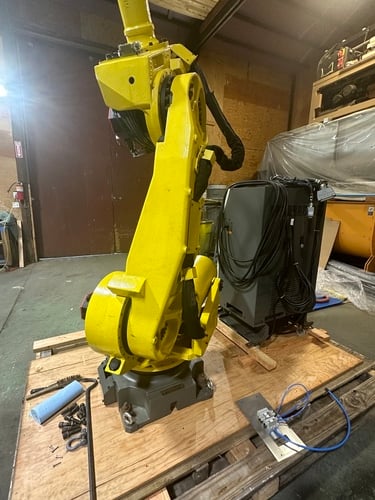 Fanuc, R-2000iA/210, robot with R-J3iB controller & teach pendant, 210 Kg, 2006 - Image 5