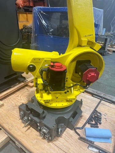 Fanuc, R-2000iA/210, robot with R-J3iB controller & teach pendant, 210 Kg, 2006 - Image 8