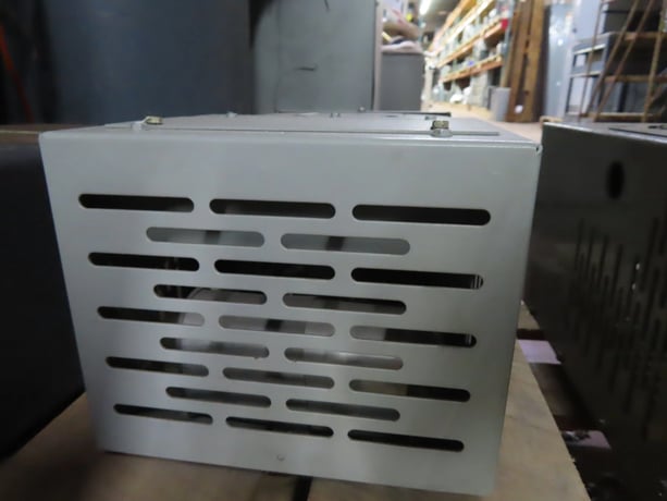 .5 KVA General Electric, 9T91B7151, voltage stabilizer 95-130 Volts, 1 year warranty - Image 2