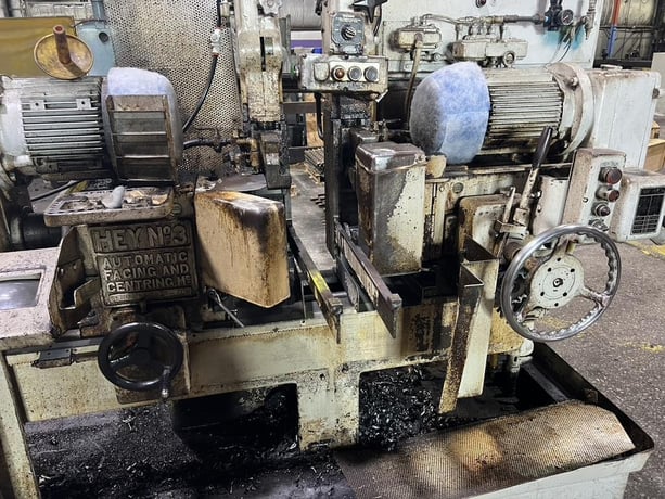 8-1/4" x 76" Hey #3, facing & centering machine, 21" sw, 80-1175 RPM, 10 HP heads, 2 air operated vises - Image 2