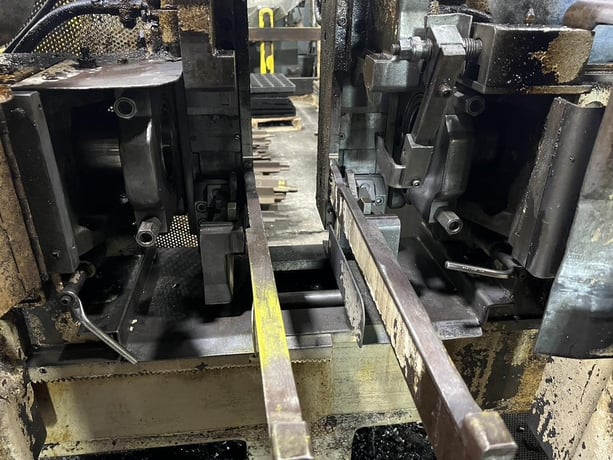 8-1/4" x 76" Hey #3, facing & centering machine, 21" sw, 80-1175 RPM, 10 HP heads, 2 air operated vises - Image 3