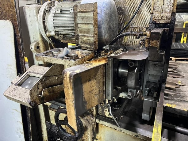8-1/4" x 76" Hey #3, facing & centering machine, 21" sw, 80-1175 RPM, 10 HP heads, 2 air operated vises - Image 4