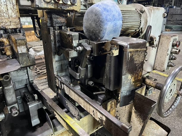 8-1/4" x 76" Hey #3, facing & centering machine, 21" sw, 80-1175 RPM, 10 HP heads, 2 air operated vises - Image 5