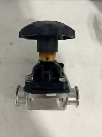1.5" Saunders, Stainless Steel Diaphragm Valve - Image 1