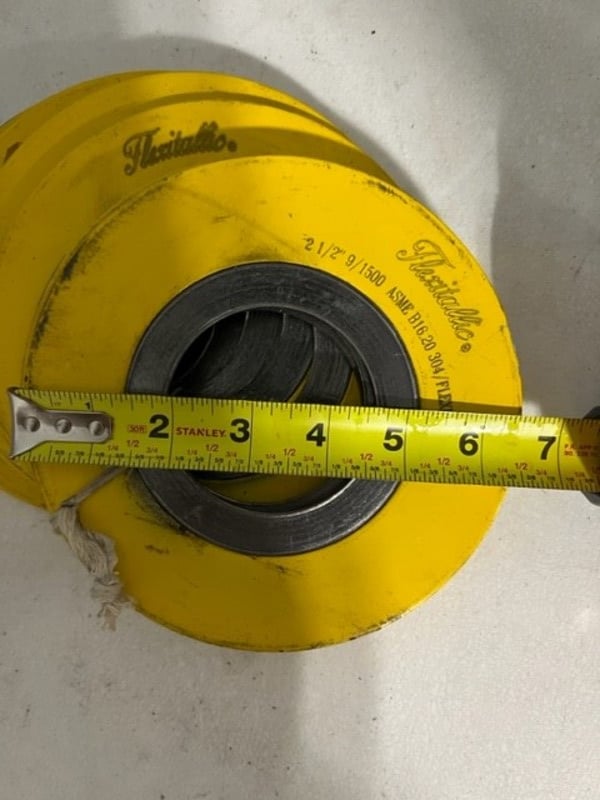 2.5" Flexitallic, 9/1500 Gaskets, Stainless Steel, lot of (8), 7.5" O.D. - Image 3